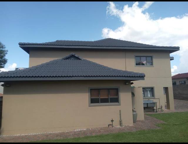 5 BEDROOM HOUSE FOR SALE IN PROTEA RIDGE
